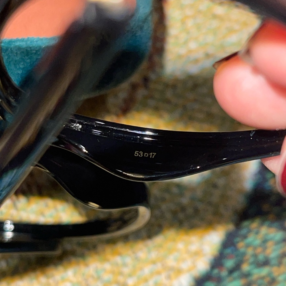 Gucci Black Frames - image 6